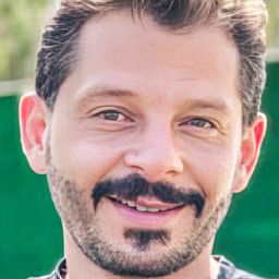 Mohammad Al Jizawi 飾演 Ahmad