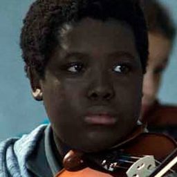 Renély Alfred 飾演 Arnold