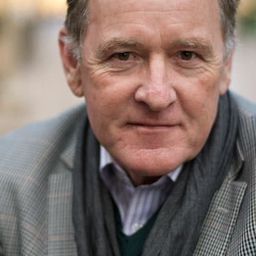 Stephen Bourke - 破曉開戰演員 飾演Police Officer