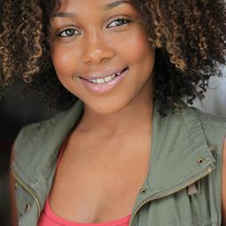 Emyri Crutchfield - 親子樂膠遊演員 飾演Sheila Peterson