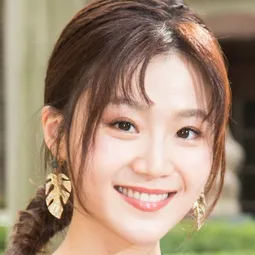 楊小黎 飾演 Lo Li-chen