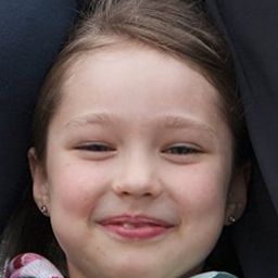 Marianna Khalifman 飾演 Nina