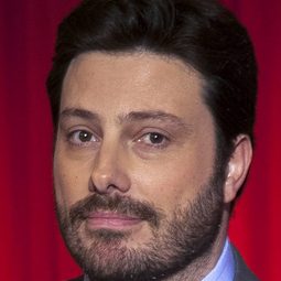 Danilo Gentili - 傑出律師演員 飾演Juiz de Família