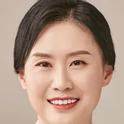 Jeon Eun-mi - 上流社會演員 飾演Banyan Tree Invited Guest