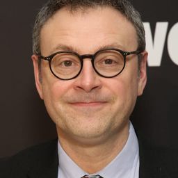 Lee Hall - 維多利亞女王：日不落奇緣編劇