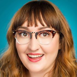 Emily Heller 飾演 Self - Comedian & TV Writer