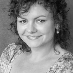 Anikó Varga 飾演 Višňovský's Wife