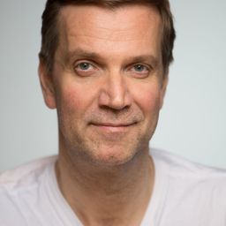 Þorsteinn Bachmann 飾演 Steini