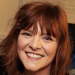 Finty Williams - Ladies in Lavender演員 飾演Pretty Local Girl