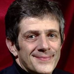 Stéphane Hillel 飾演 Raoul