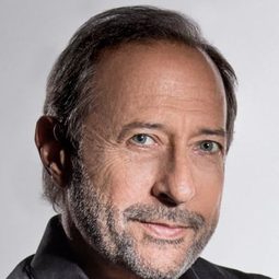 吉勒摩·法蘭賽拉 - Hermanos, una historia de sangre演員 飾演Narrator