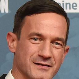 宋克·莫林 飾演 Jasper