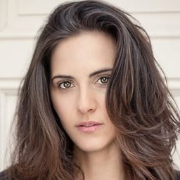 茱莉塔迪亞茲 飾演 Ivana Cornejo