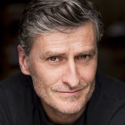 Peter Feeney - A Difficult Woman演員 飾演Dave Gutteridge