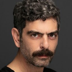 Mehmet Ali Nuroğlu 飾演 Mehmet