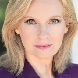 凱薩琳·戴爾 飾演 Sally