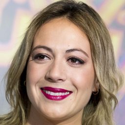 María Villalón - 生活即此演員 飾演Blonde Twin