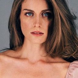 Mary Elaine Ramsey 飾演 Mary Kate Nardilla