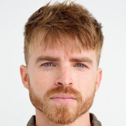 Drew Garrett 飾演 SPC Cook