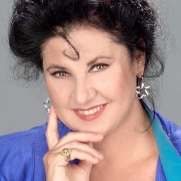 Marisa Laurito 飾演 Elvira Sciaccaluga