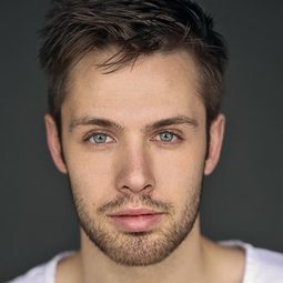 Matthew Fahey - 魔怪屋演員 飾演Bully #2 (voice)