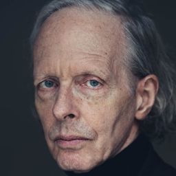 Geoffrey Carey 飾演 Waiter/Actor