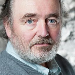 John Olohan 飾演 Gerald