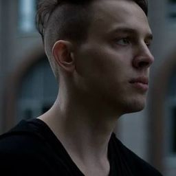 Vasily Mikhailov - 夏LETO演員 飾演Isha