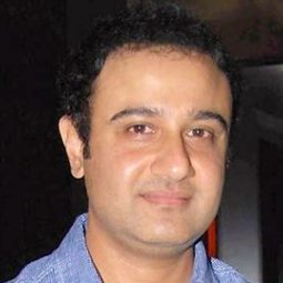 Vivek Mushran 飾演 Deepak Pundir (Chacha)
