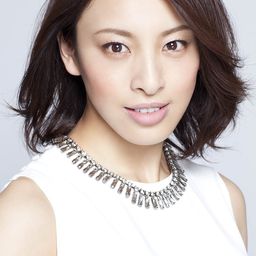 音月桂 飾演 Akiko Takayanagi