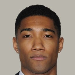 Carter Redwood 飾演 Ronnell