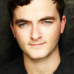 Sam Parsonson 飾演 Frank Sturgess