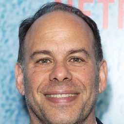 Andrew Polk - 世界末日演員 飾演Mr. Turkeltaub