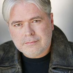 Steve Powers 飾演 Dr. Branson