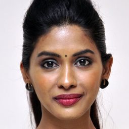 安佳麗·帕蒂爾 - With You, Without You演員 飾演Selvi