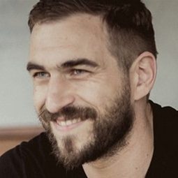 吉翁·杜安姆 - 哨兵行動演員 飾演Lieutenant Colonel