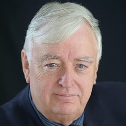 Bill Mackenzie - 超完美奪分演員 飾演Lobby Guard