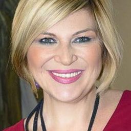 Nadia Rinaldi 飾演 Cornelia