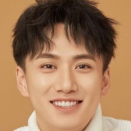 Chen Zhengyang 飾演 Xiao Chen