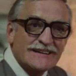 Frank Wilson 飾演 Father Jerome