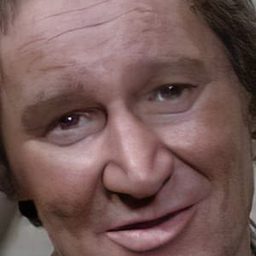 Charles Borromel 飾演 Crazy Bull