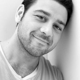 Leonardo Nigro 飾演 Vincenzo