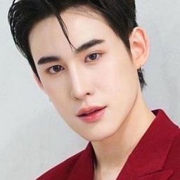 Intouch Kooramasuwan 飾演 Siw