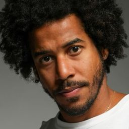 Vin Ramos 飾演 Number Juan