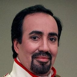 Eduardo Valdes - I Puritani演員 飾演Sir Bruno Roberton
