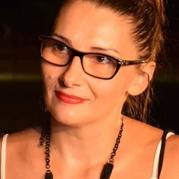 Aleksandra Peševska 飾演 Receptionist