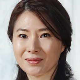 黃英熙 飾演 Women's Society President
