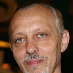 Tom Novembre 飾演 Jean Castelli