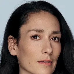 茜安·克利福德 - 魅影巨星演員 飾演Jade