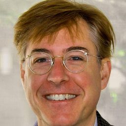 Thomas Frank 飾演 Self - Journalist